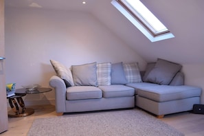 Apartment (2 Bedrooms) | Living room | TV - Stylish 2 Bed Apartment in West Hampstead (London)