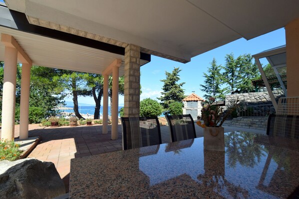 Apartment, 2 Bedrooms - 680 | Terrace/patio