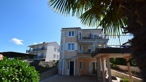 Unclassified image, 2 of 28, button - Apartments Frane (Malinska-Dubasnica)