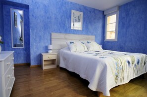 Premium bedding, pillow-top beds, individually decorated - Le domaine de l'Escadasse (Faycelles)