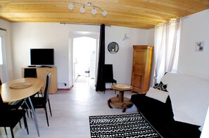 Premium bedding, pillow-top beds, individually decorated - Le domaine de l'Escadasse (Faycelles)