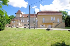 Premium bedding, pillow-top beds, individually decorated - Le domaine de l'Escadasse (Faycelles)