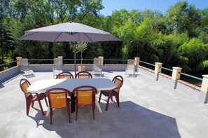 Terrace/patio - Le domaine de l'Escadasse (Faycelles)