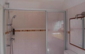 Shower, free toiletries, hair dryer, towels - Pfefferkiste (Leipzig)