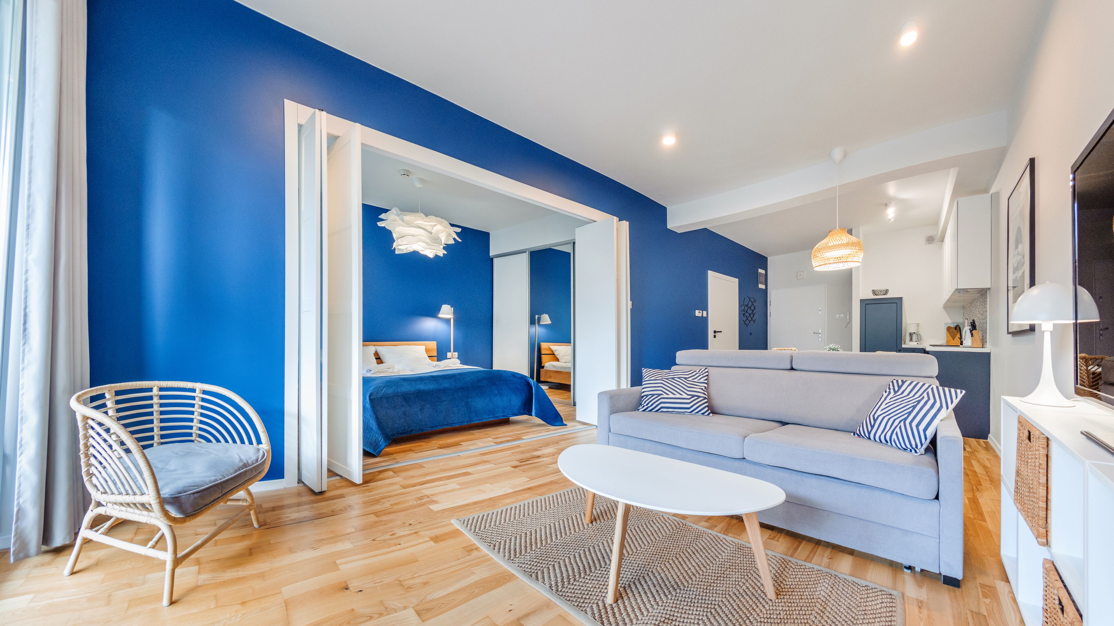 Apartment (404 Deluxe) | Iron/ironing board, bed sheets