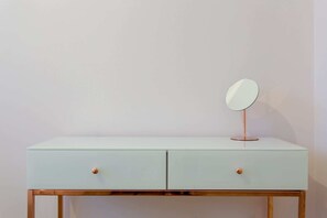 公寓 (2 Bedrooms) | 2 間臥室、熨斗/熨衣板、免費有線上網、床單