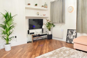 Room - Bright and Refurbished 2 Bedroom Flat in Haggerston (London)