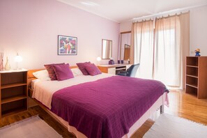 Departamento, vista a la alberca | 4 habitaciones, escritorio, wifi gratis y ropa de cama 