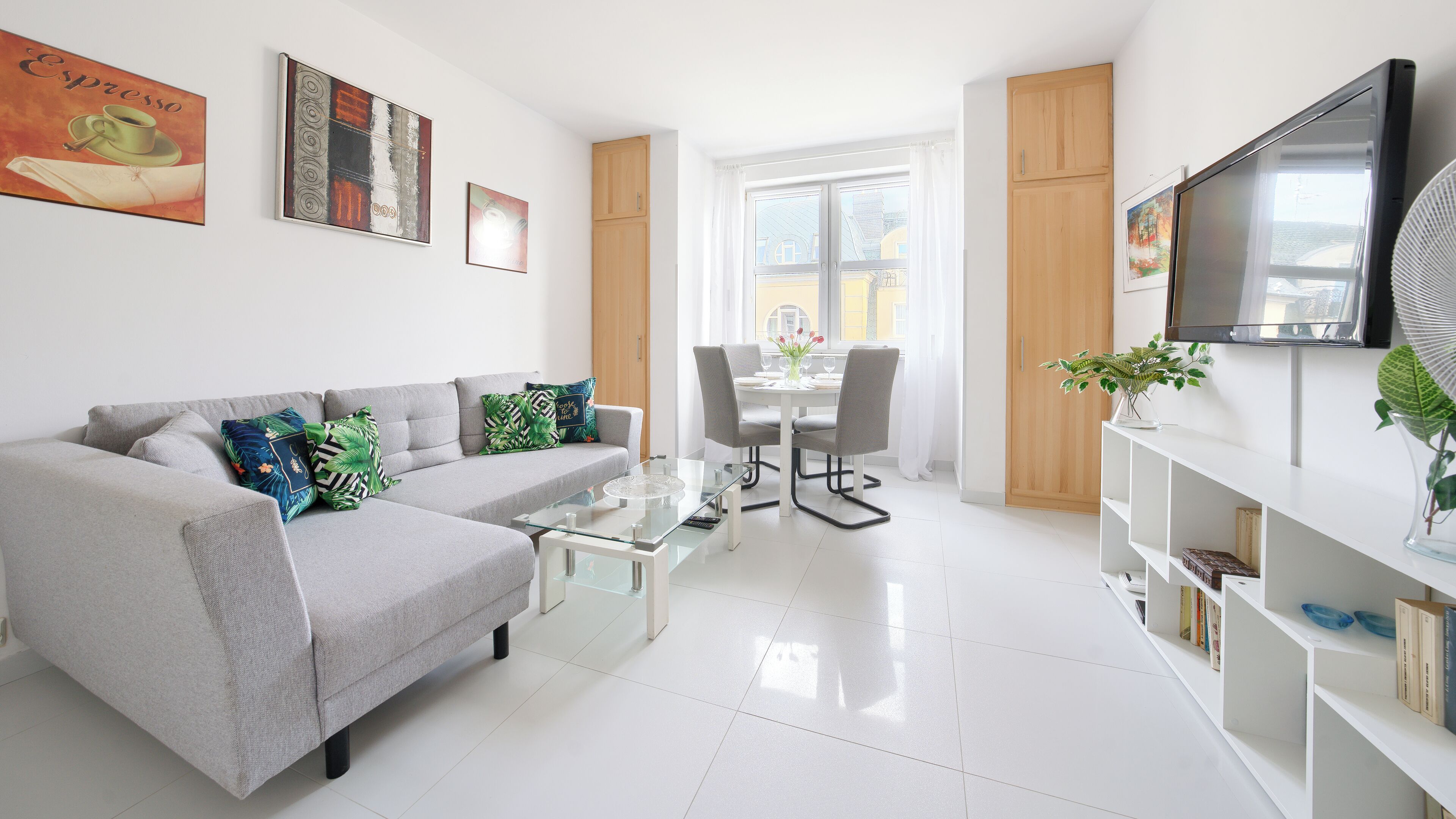 Căn hộ (47 - Uzdrowiskowa 9 - no parking) | Khu phòng khách | TV màn hình phẳng, đầu đĩa DVD 