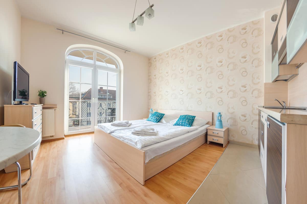 1 habitación, decoración personalizada y muebles diferentes