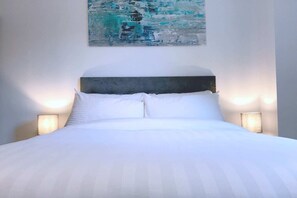 Apartment (2 Bedrooms) - Modern City Centre 2BD Apt W Balcony & Parking (Manchester)