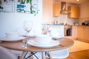Apartment (2 Bedrooms) | Private kitchen - Modern City Centre 2BD Apt W Balcony & Parking (Manchester)