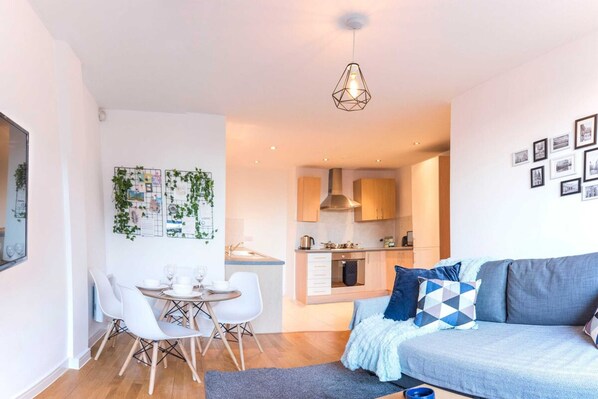 Apartment (2 Bedrooms) | Living room