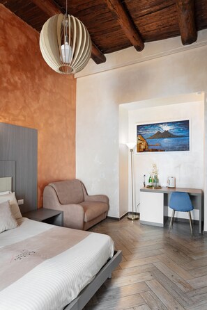 Phòng Deluxe, không hút thuốc, quang cảnh thành phố | Minibar, két bảo mật tại phòng, trang trí khác biệt 