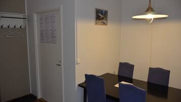 Appartement Familial, 1 chambre, salle de bains privée | Rideaux occultants, chambres insonorisées, Wi-Fi gratuit, draps fournis