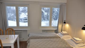 Chambre Quadruple Standard, salle de bains commune | Rideaux occultants, chambres insonorisées, Wi-Fi gratuit, draps fournis