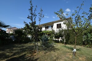 Front of property - Apartments and Room Blazevic (Omisalj)