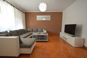 Apartment – 594 | Wohnbereich | Flachbildfernseher