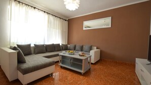 Apartment – 594 | Living area | Flat-screen TV - Apartments and Room Blazevic (Omisalj)