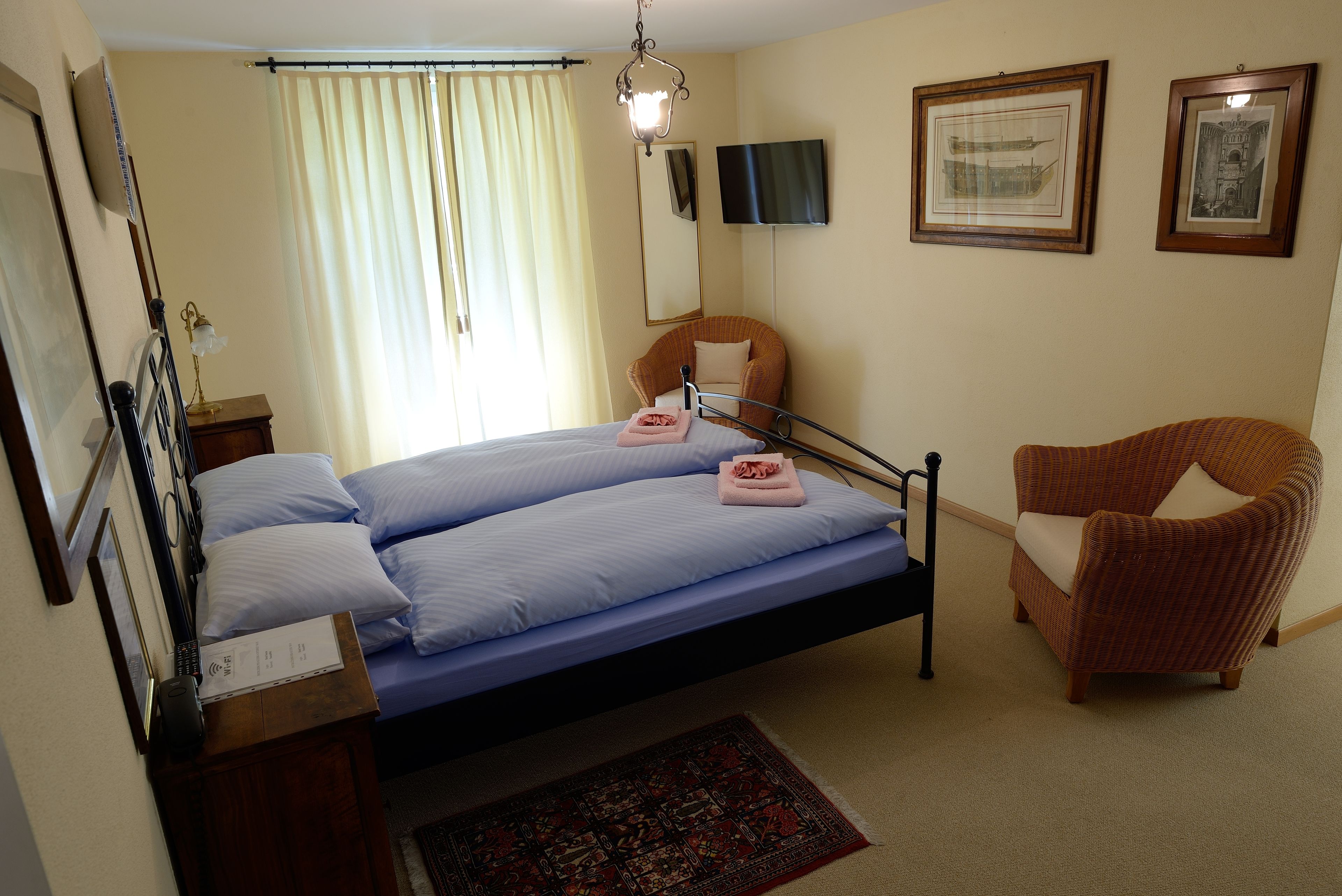 comfort double room | desk, free wifi, bed sheets