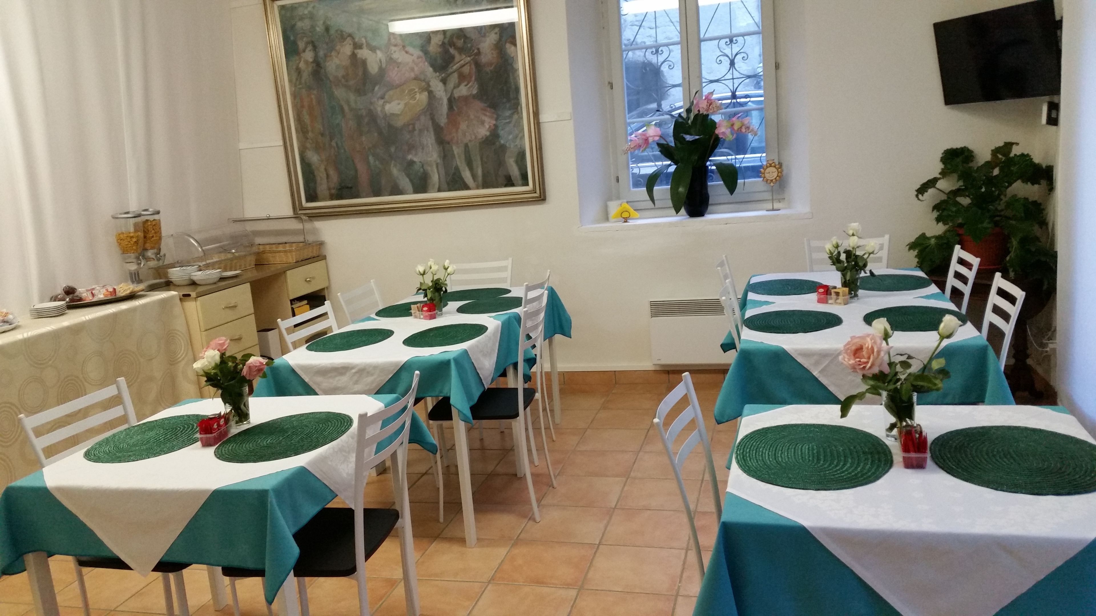 free daily continental breakfast