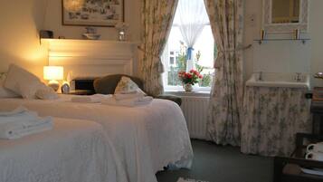 1 bedroom, individually decorated, individually furnished, desk