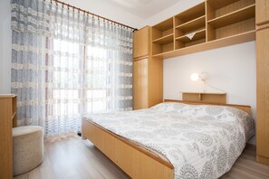 Apartment, 5 Schlafzimmer | Wohnbereich | Fernseher