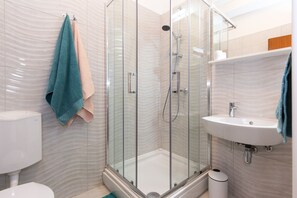Appartement, 4 chambres | Salle de bain