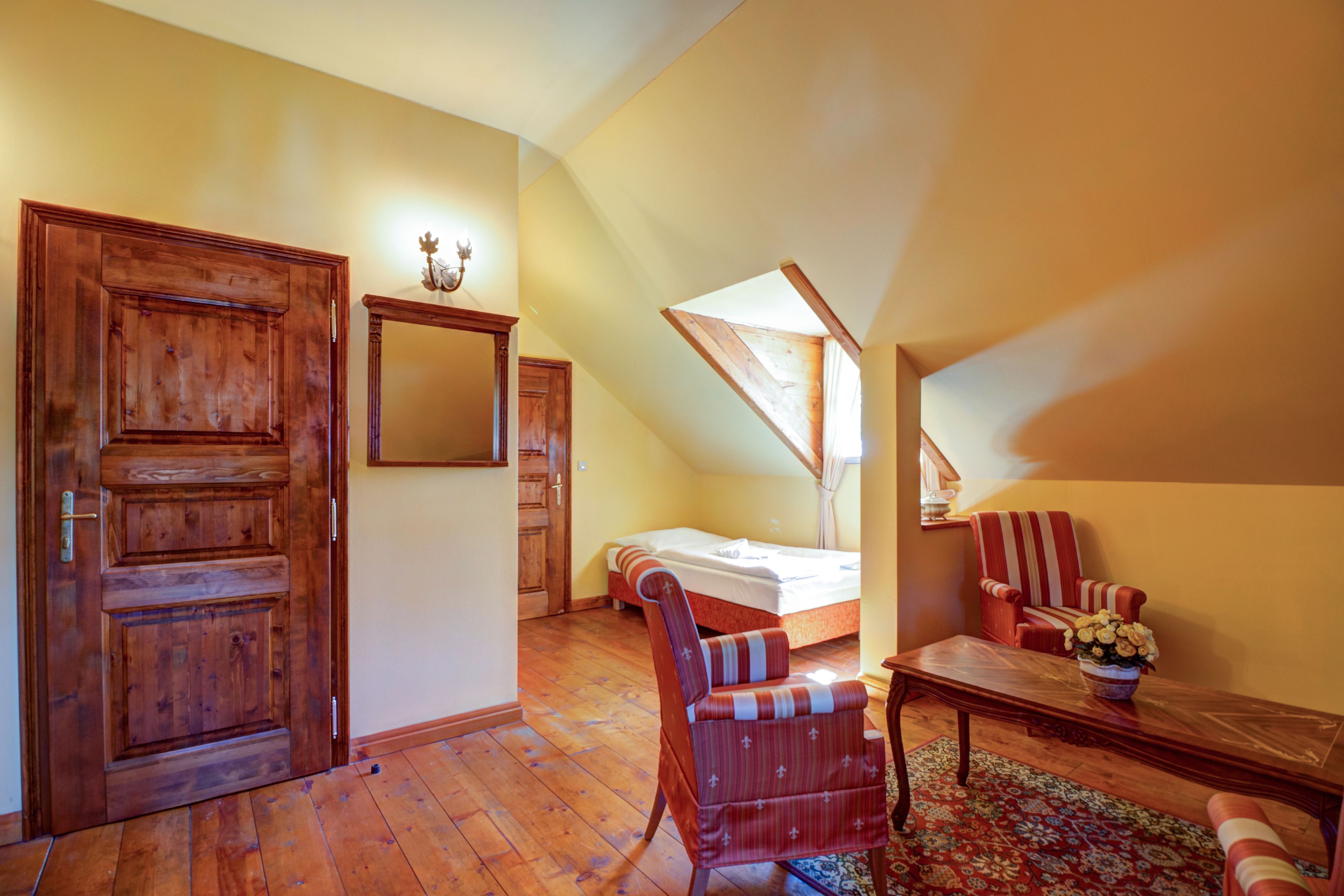 Comfort Triple Room | Desk, free cribs/infant beds, free WiFi, bed sheets