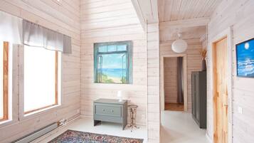 Deluxe-Villa, Sauna | Wohnzimmer | Flachbildfernseher