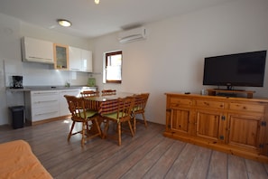 Apartment, 2 Bedrooms – 128 | Living room