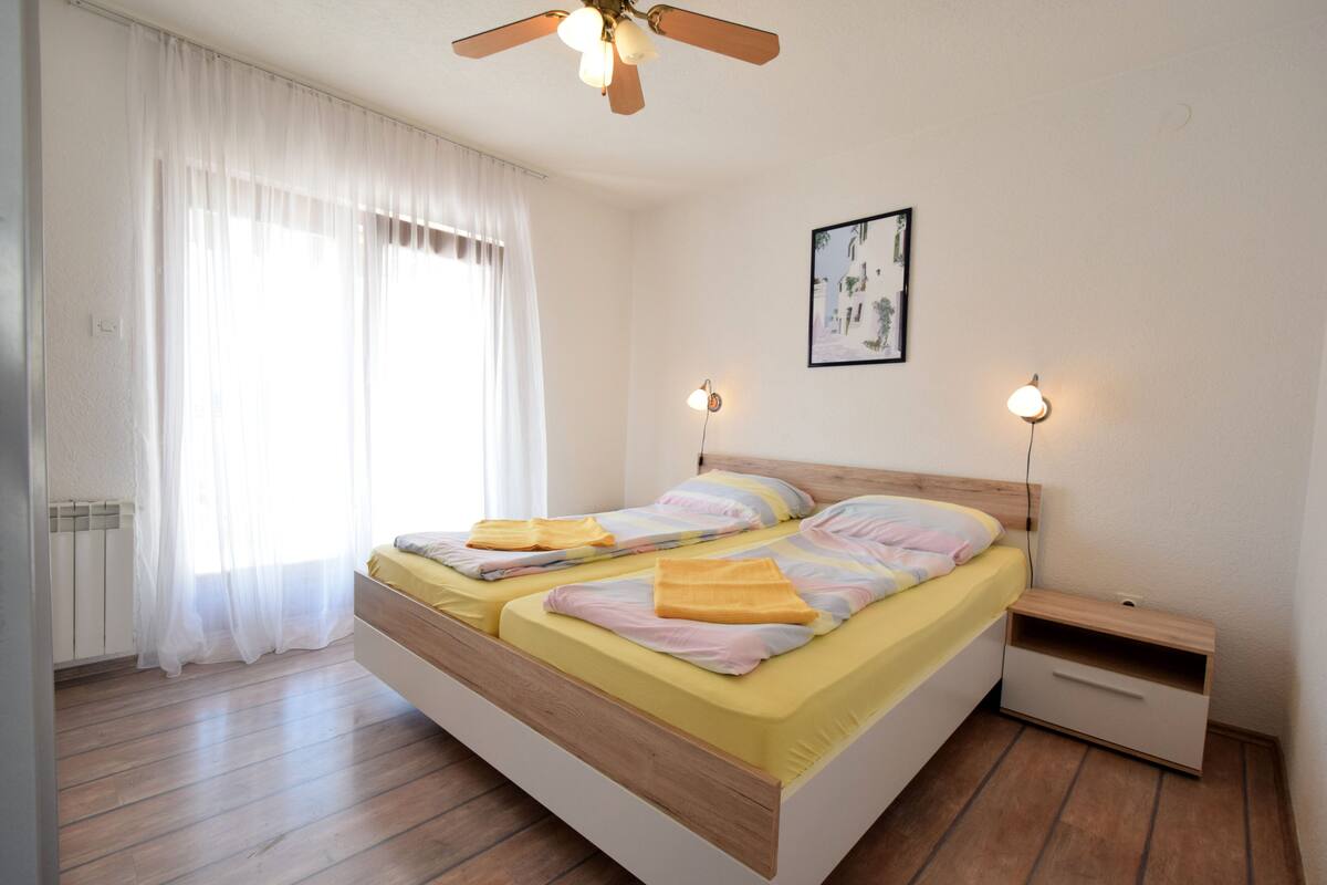 2 chambres, bureau, Wi-Fi gratuit, draps fournis