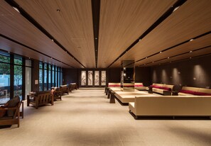 Lobby sitting area - JR WEST GROUP VIA INN PRIME KYOTOEKI HACHIJOGUCHI (Kyoto)
