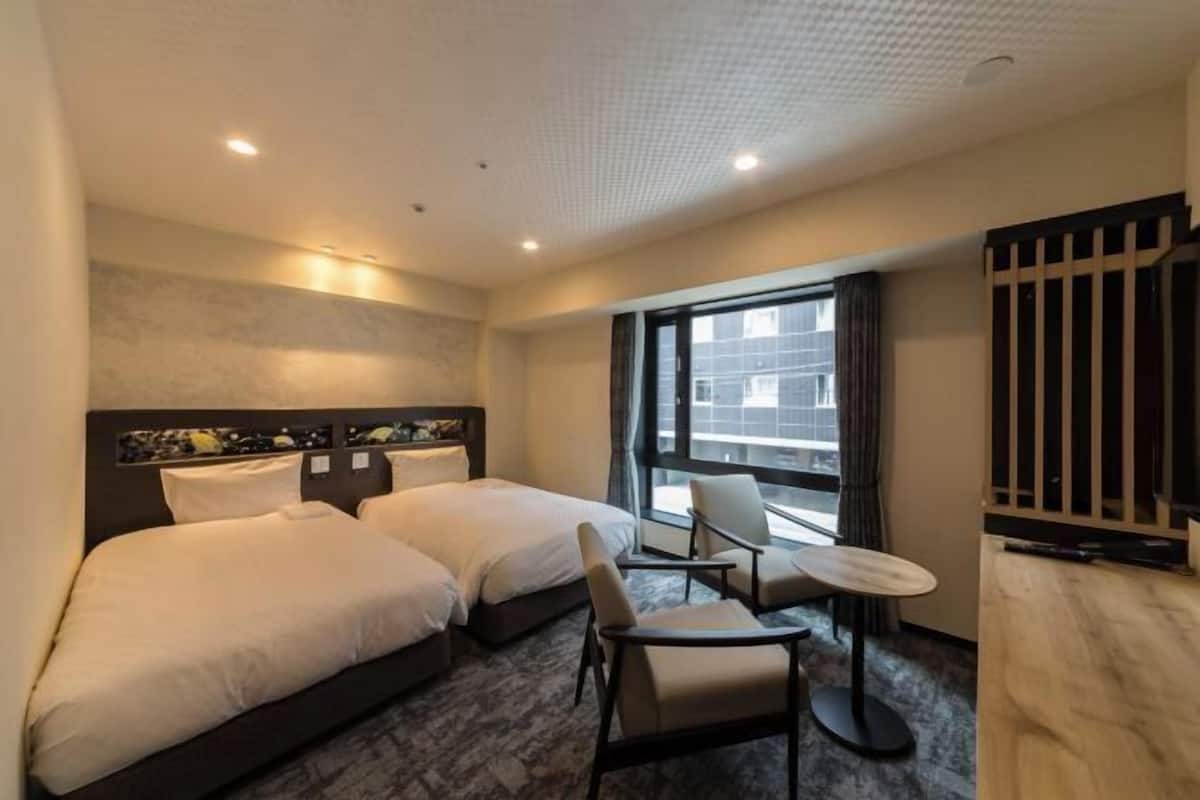 Down comforters, in-room safe, laptop workspace, blackout drapes