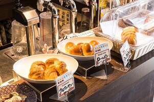 Morgunverðarhlaðborð daglega (1980 JPY á mann)