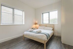 Business Cottage, Multiple Beds, Non Smoking, Garden View | 3 bedrooms, iron/ironing board, free WiFi, bed sheets - Killester Self Catering Cottage (Dublin)