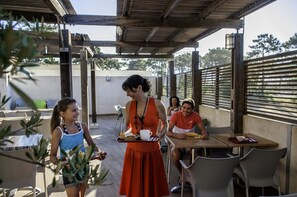 Tägliches kontinentales Frühstück gegen Gebühr