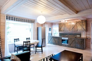 Deluxe-Villa, Sauna | Eigene Küche | Kühlschrank, Herdplatte, Geschirrspüler, Kochgeschirr/Geschirr/Besteck