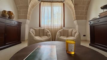 Minibar, Schreibtisch, kostenlose Babybetten, kostenloses WLAN