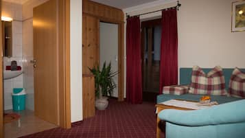 Deluxe Suite, Mountain View | Living area | Flat-screen TV