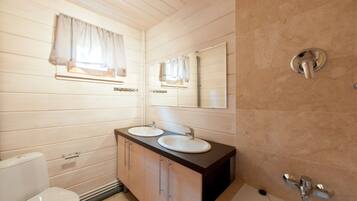 Chalet | Badezimmer | Kostenlose Toilettenartikel, Hausschuhe