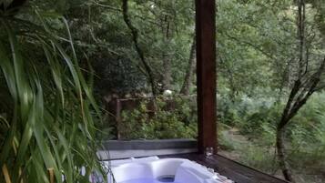 Bungalow, Hot Tub (Le Lodge) | Jetted tub