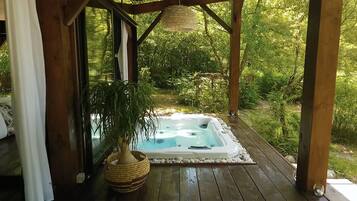 Bungalow, Hot Tub (Le Lodge) | Jetted tub