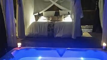 Bungalow, Hot Tub (Le Lodge) | Jetted bathtub