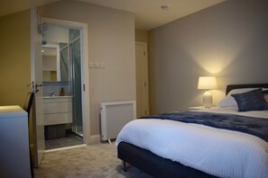 3 slaapkamers, luxe beddengoed, een strijkplank/strijkijzer, gratis wifi