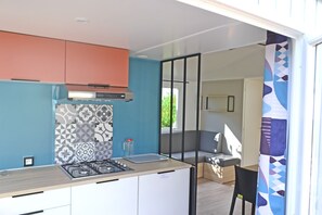 Mobile Unterkunft, 3 Schlafzimmer, Terrasse (6 pax) | Eigene Küche