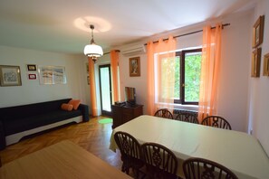 Family House, 4 Bedrooms | Living area | Flat-screen TV - House Nikola (Malinska-Dubasnica)