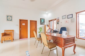 Quầy tiếp tân