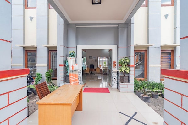 Pintu masuk properti