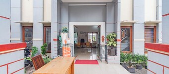 เรดดอร์ซ ใกล้กับจาตินะงอร์ ทาวน์สแคว์